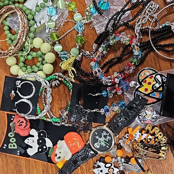Large wearable jewelry lot 3 lbs. Vintage to modern, some new - Picture 6 of 12